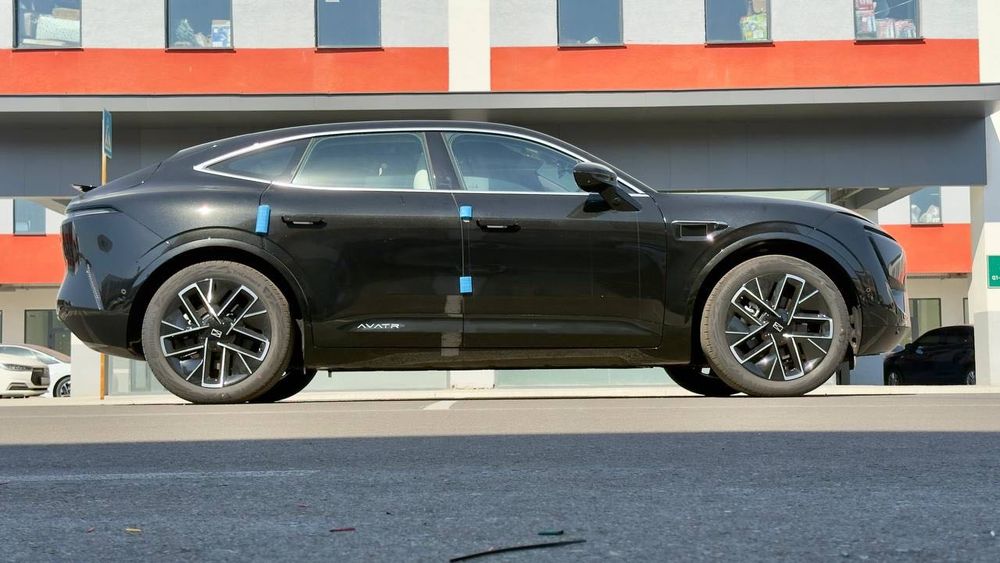 Avatr 11 (2025) — Yangi 0 km, 630 km masofa, Premium SUV!
