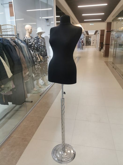 Манекены, стойки, полуторсы