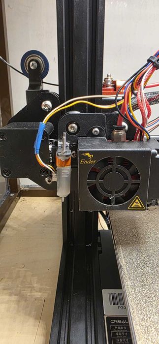 Imprimantă 3D Creality Ender 3 Pro cu upgrade-uri multiple, BLTouch, carcasă, accesorii multiple