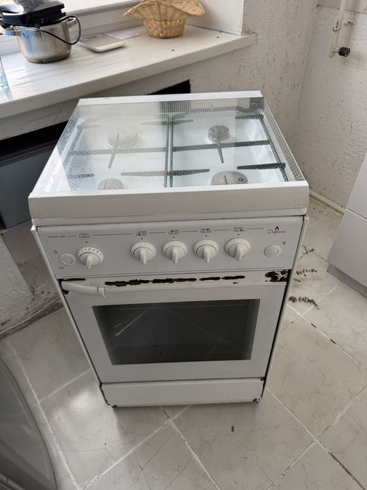 Продам газовую плиту