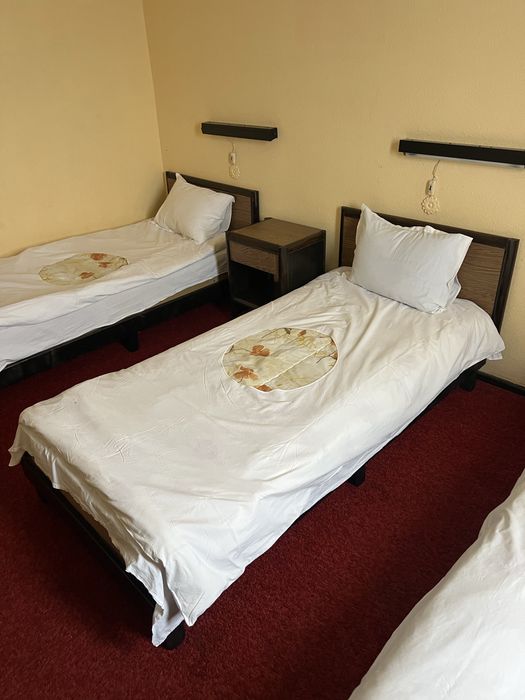 Единично легло с матрак и нощно шкафче