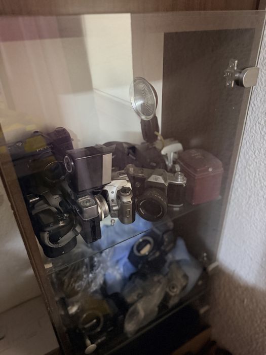 Aparate foto vechi stare foarte buna, le vand pe toate astept o oferta
