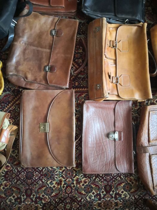 Genți vechi din piele.
Preț și detalii la poza 2. Preț fix