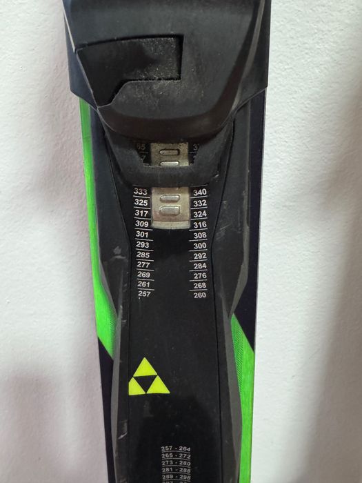 Vând schiuri Fischer