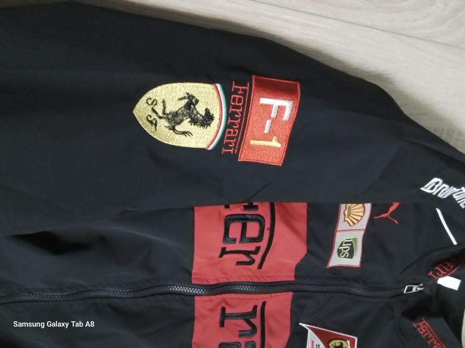 РедкийКуртка Ferrari