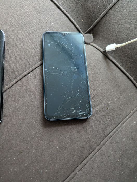 Два телефона Samsung s 9 plus и Samsung a 15