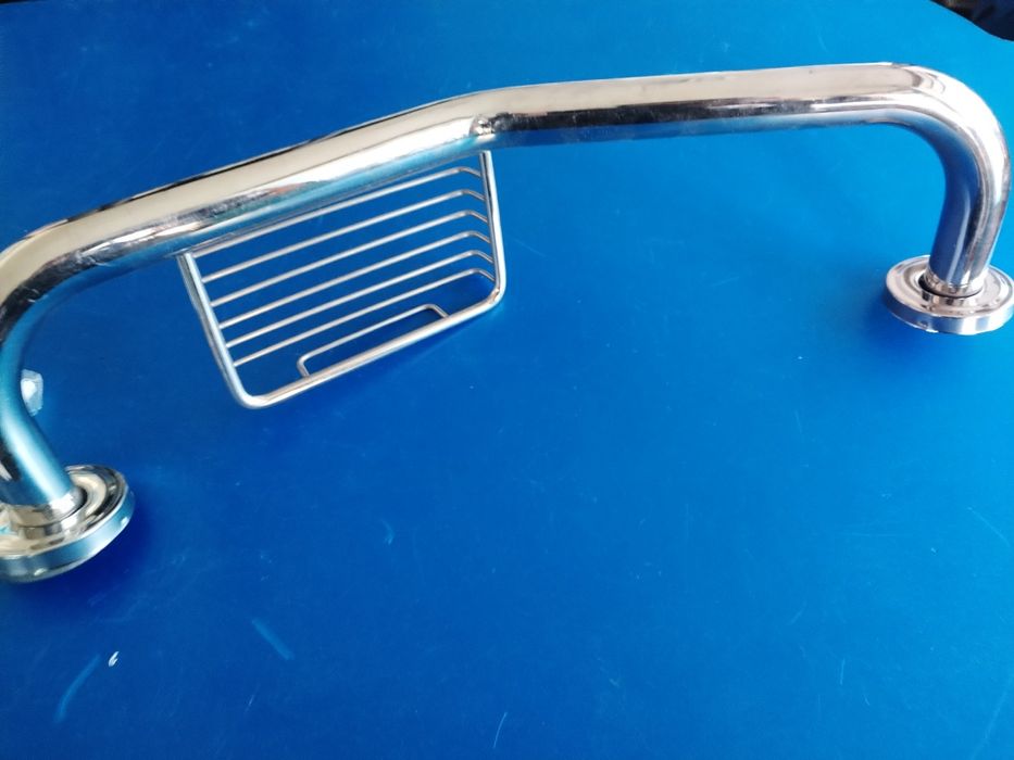 Дръжка за вана със сапунерка