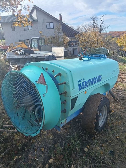 Vând pompa atomizor pentru livezi sau vie