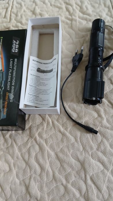 Lanterna  cu electrosoc si laser