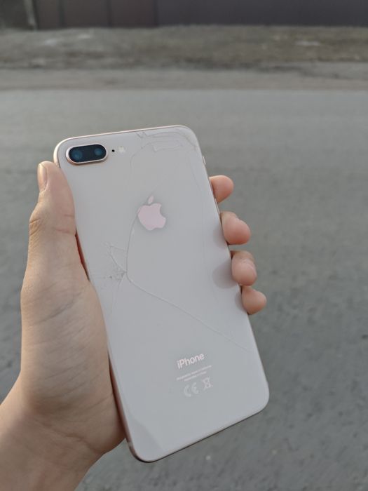iPhone 8+ продам