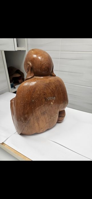 Sculptură lemn voluminoasa cu Budha .