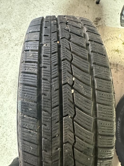 Vand 6 anvelope c ,4AT pentru Land cruiser si 2 pentru Duster aproape noi 215/65/16