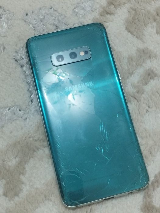 Самсунг с10е идеальном состояние