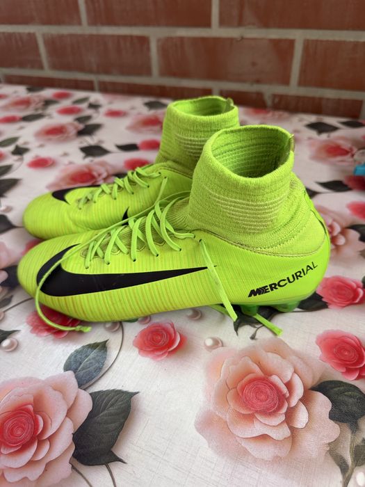 Ghete de fotbal mercuriale