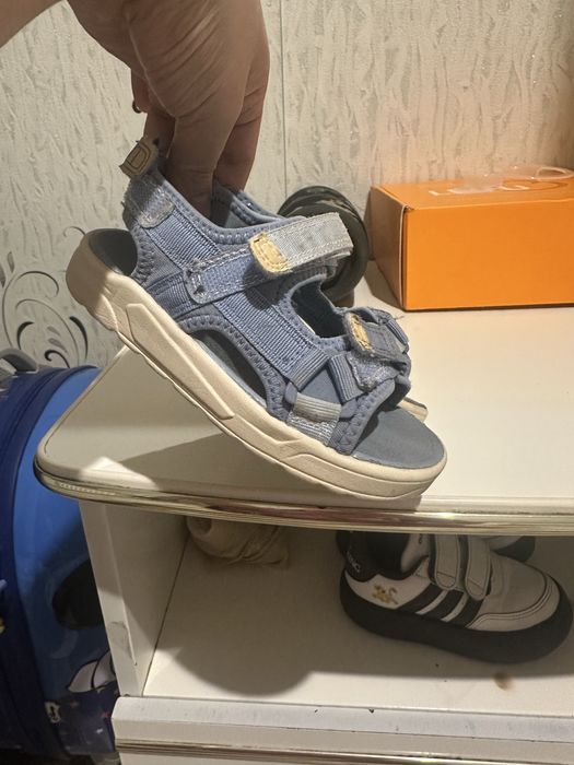 Продам сандали H&M