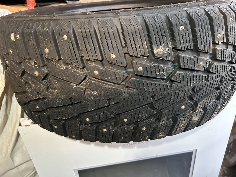 Продам резину 2 шт 235/45/18