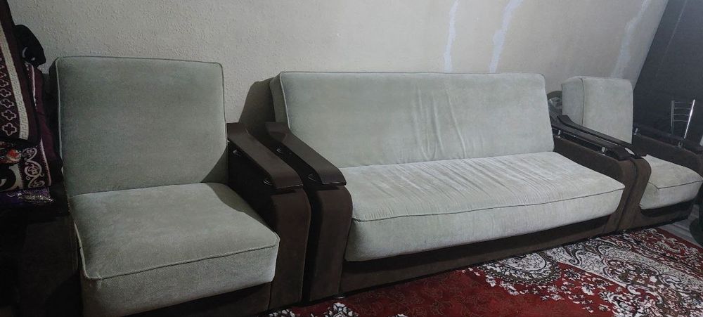 Divan sotiladigan holati yaxshi remont shart emas