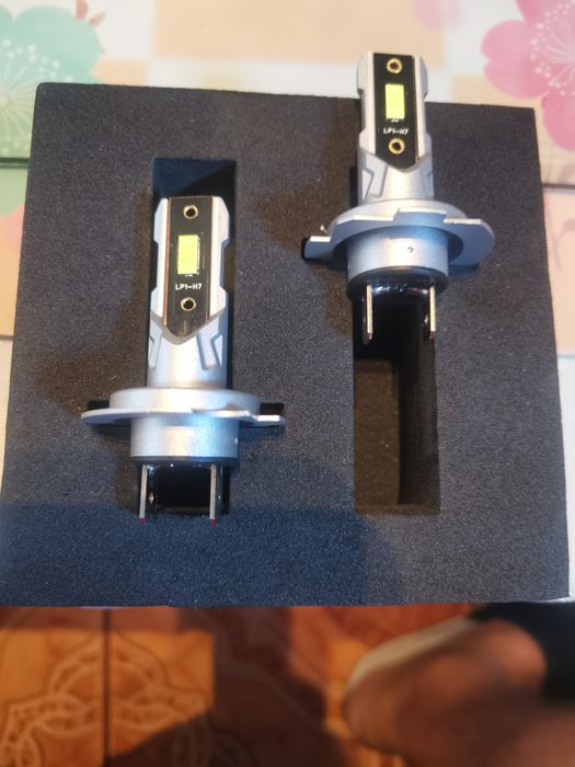 Becuri led H7 lumina albā