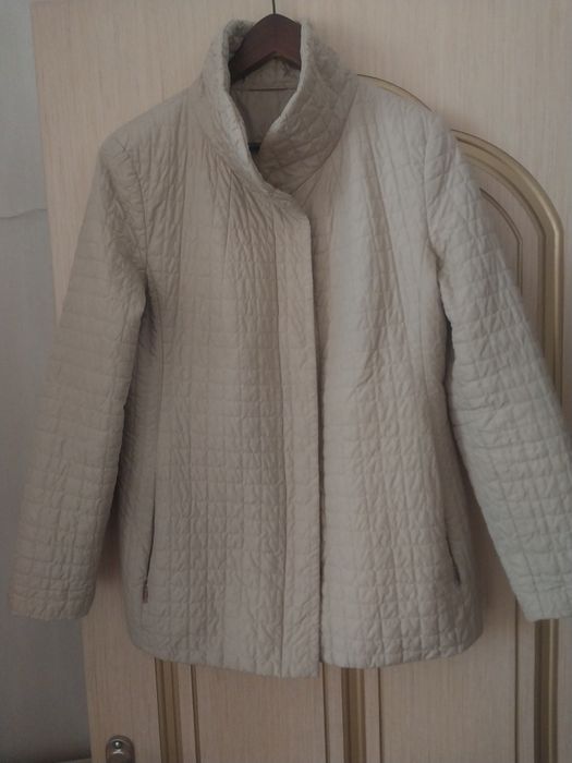 Продам лёгкую стеганную куртку.