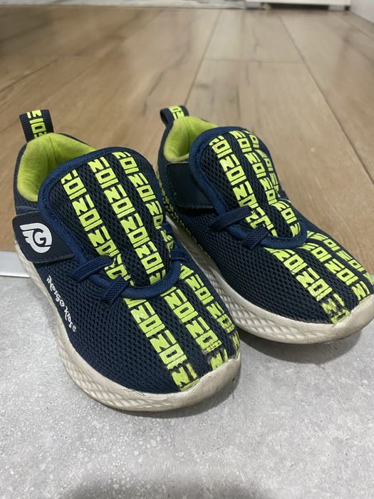 Продам детские кроссовки INDIGO KIDS