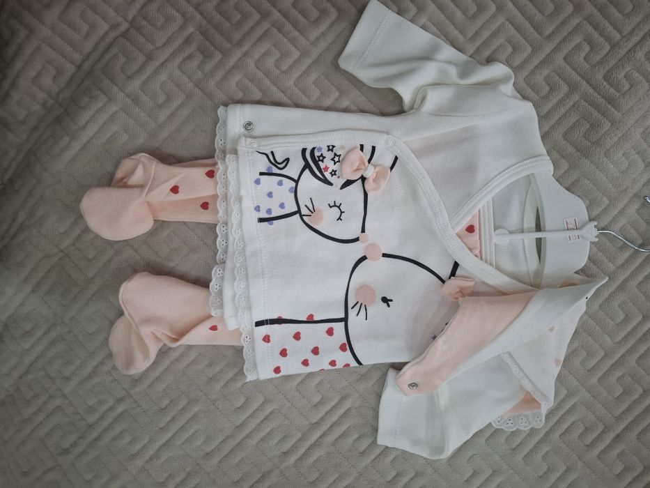 Продам костюмы для новорождённых