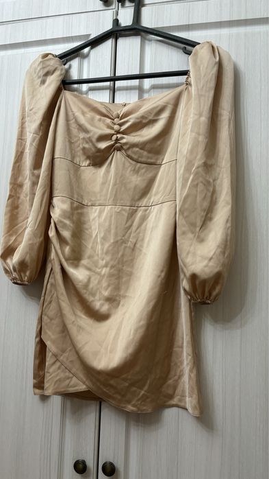 Продам женские платья