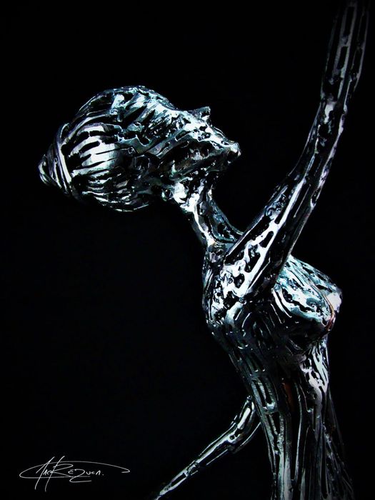 Sculptura otel -Andrei Ghita .Cadou deosebit