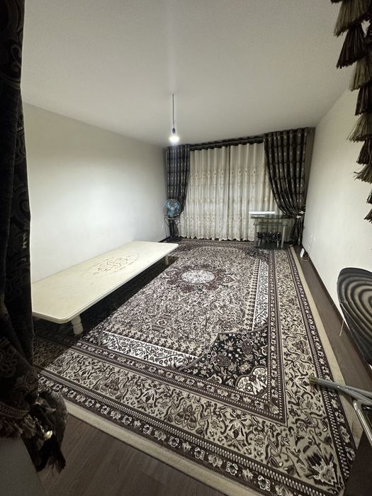 Yashnabod Rayon Olmos maxalla 3/2/5  kvartira srochno sotiladi