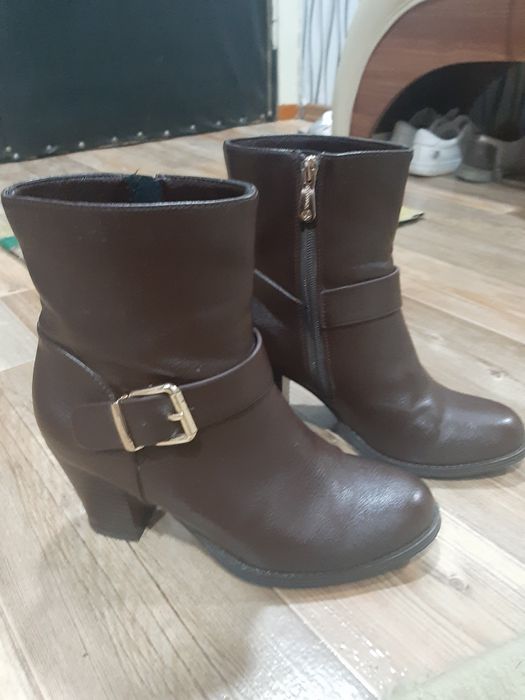 Продам ботинки женские