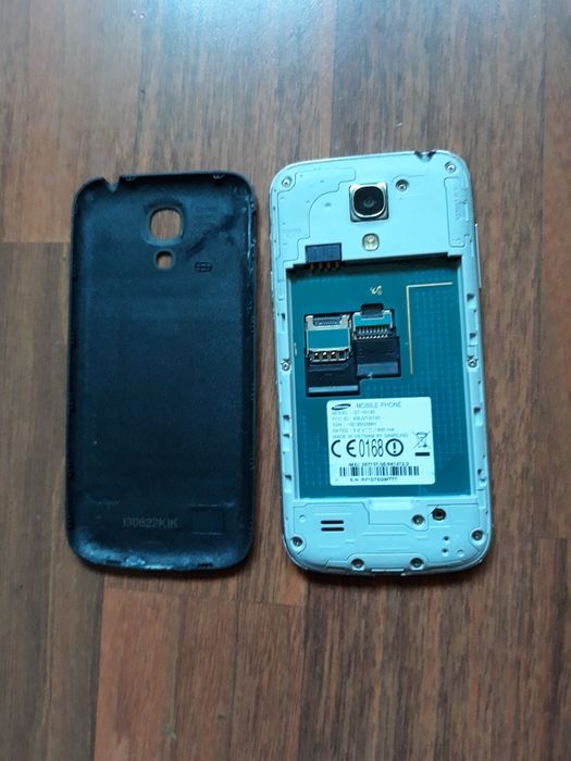 Vând telefon mobil Samsung Galaxy S4 mini pentru piese de schimb