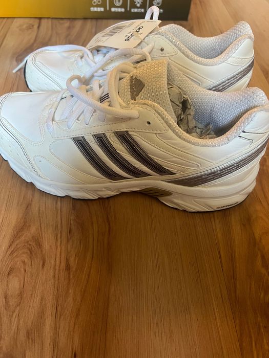 Продается спортивная обувь