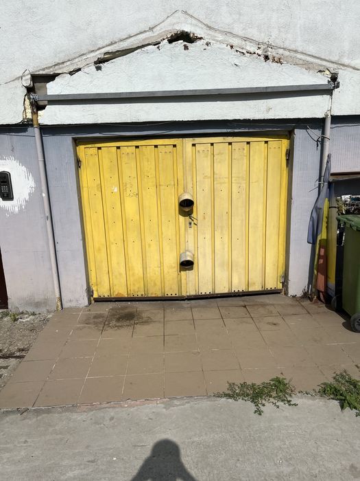 Inchiriez garaj  pentru depoztiare sau masina