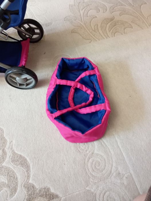 Продам игрушечную коляску.