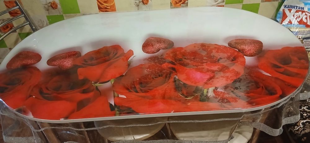 Кухонный  стеклянный стол.