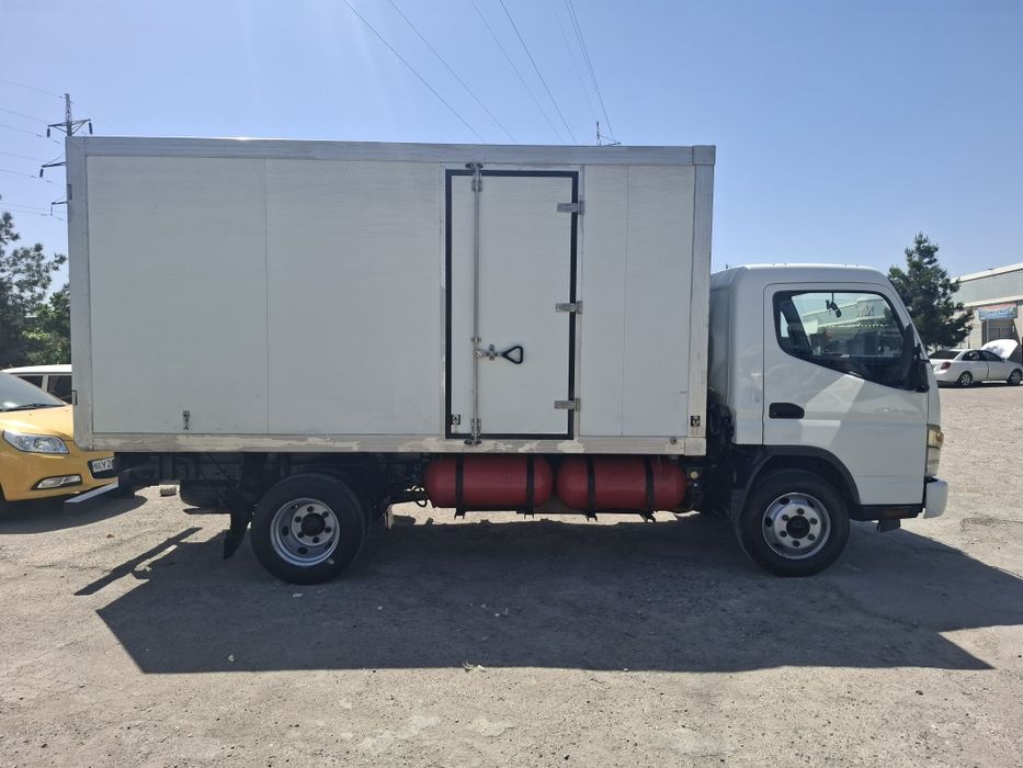 Mitsubishi fuso 2007y