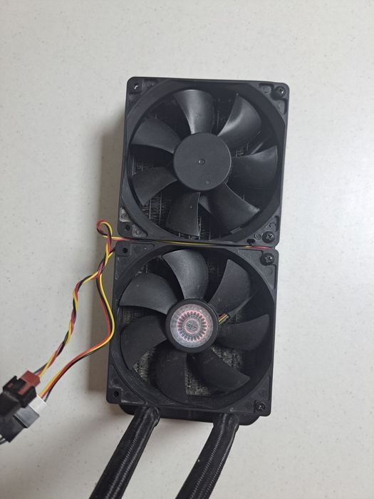 CORSAIR Hydro Series H100i v2