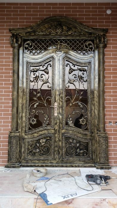 Изготовим по заказу металлические двери любой формы.