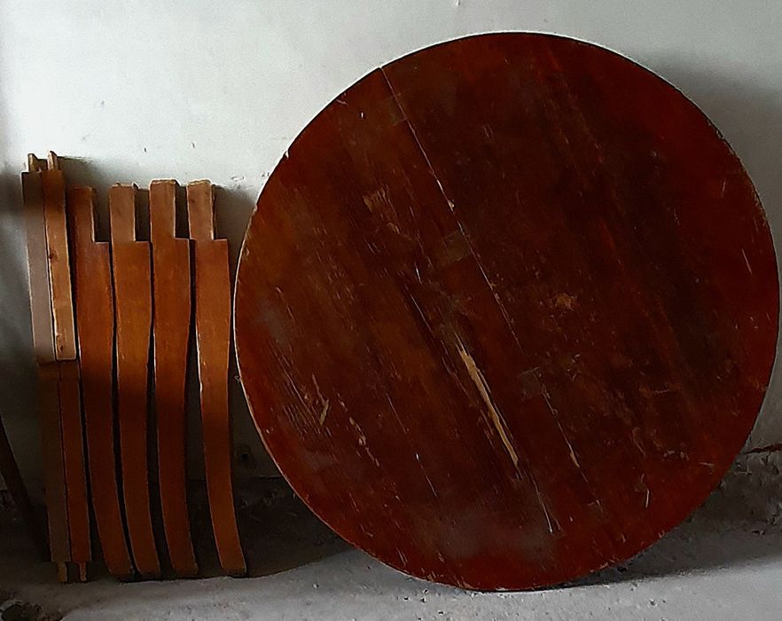 Продам советскую мебель (стол + стулья)