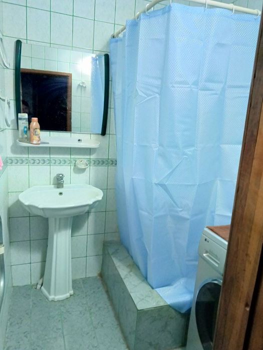 Продам  срочно квартиру район Юнус Абад 11 кВ 2х комнатная 64 кв.м