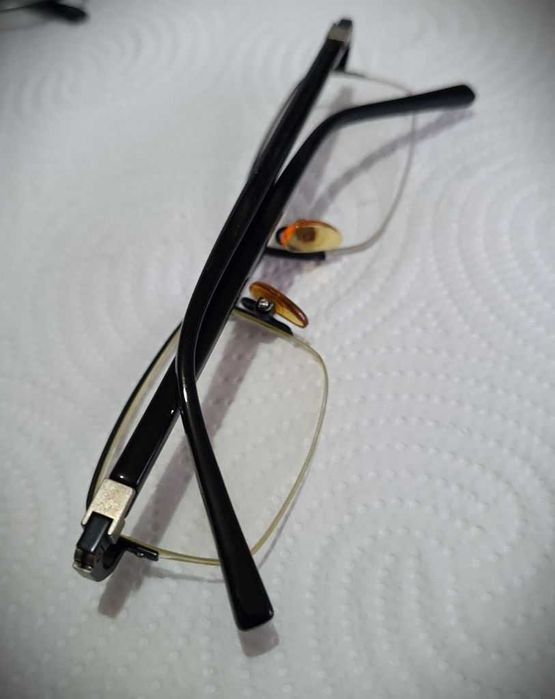 2 perechi de ochelari + 2 etuiuri