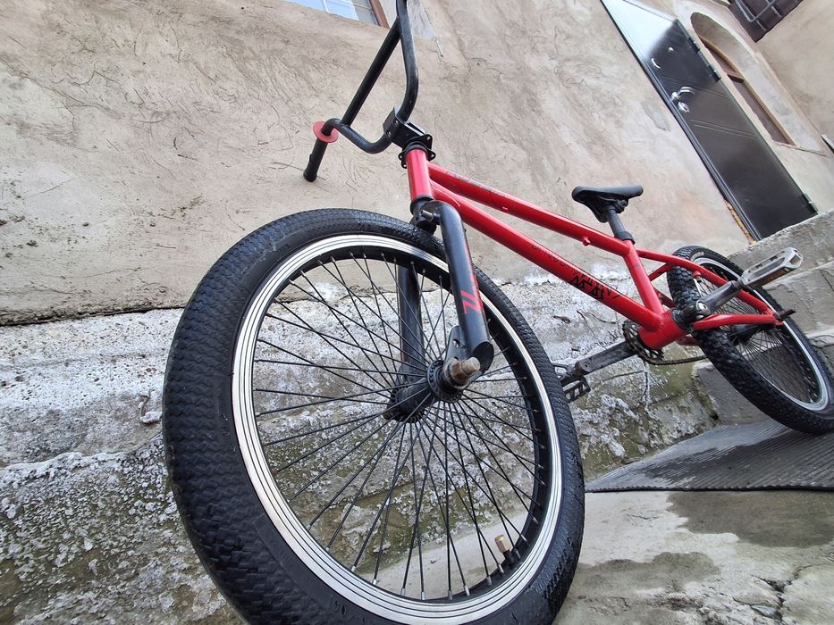 Продам BMX красный