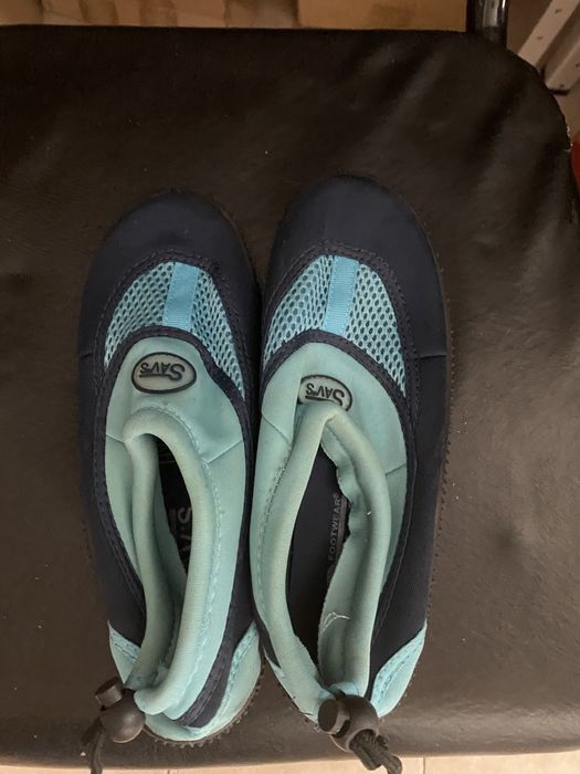 Продавам аква обувки Унисекс