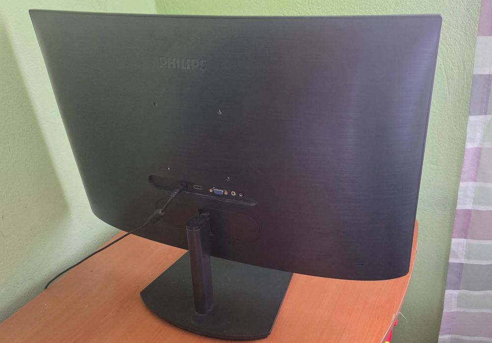 Монитор Philips 27E1 Curved