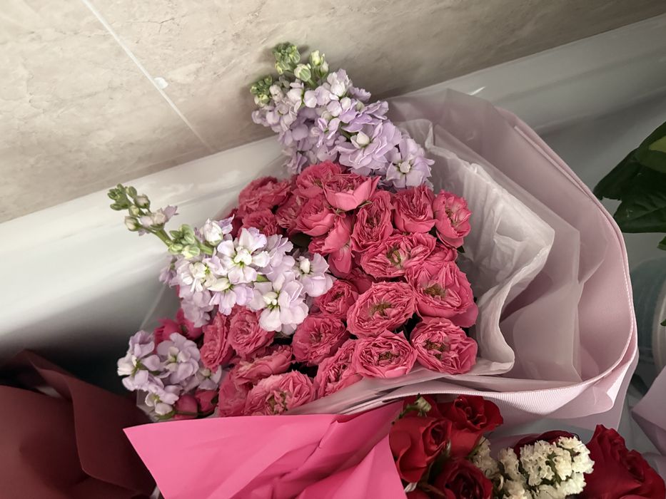 Цветы разные цены розы и так далее