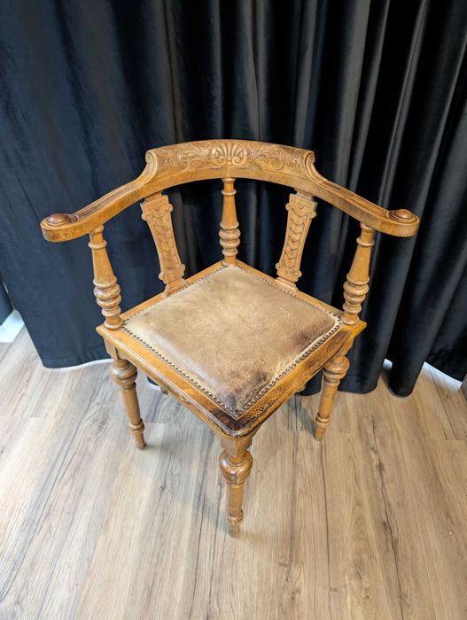 Scaun de colt, anii 1900