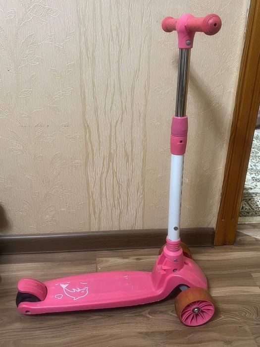 Продам детский самокат для девочки