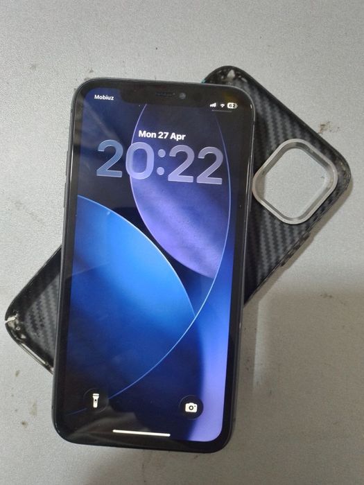 Iphone 11 aybi ekran almashgan yaxshisiga va krishka singan.