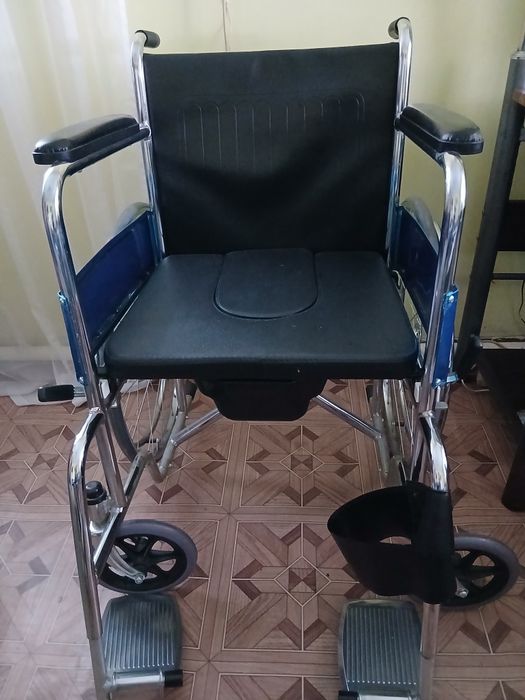 Кресло инвалидное с санузлом