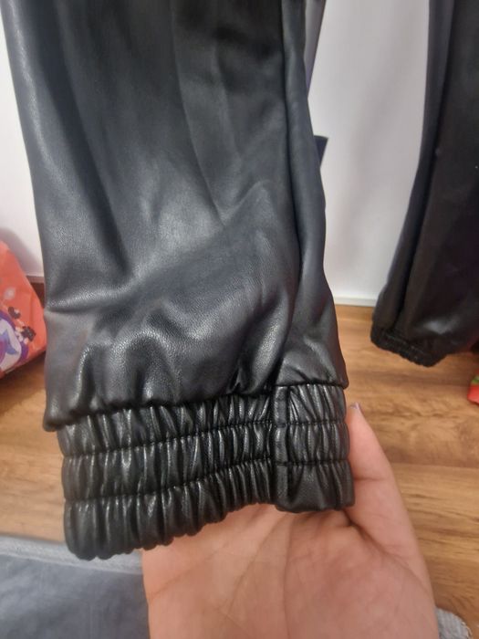 Pantaloni imitatie piele fete