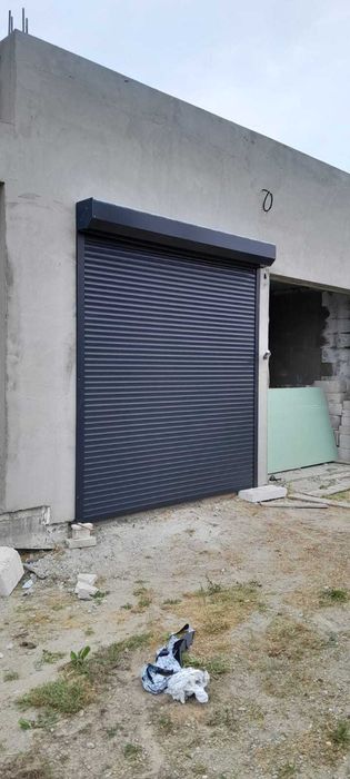uși garaj tip rulou aluminiu